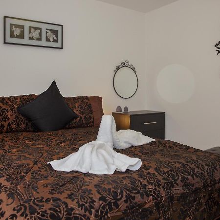 Gooseacre Rooms Гарроу Екстер'єр фото