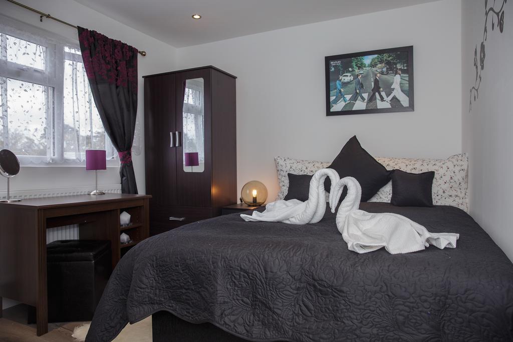 Gooseacre Rooms Гарроу Екстер'єр фото