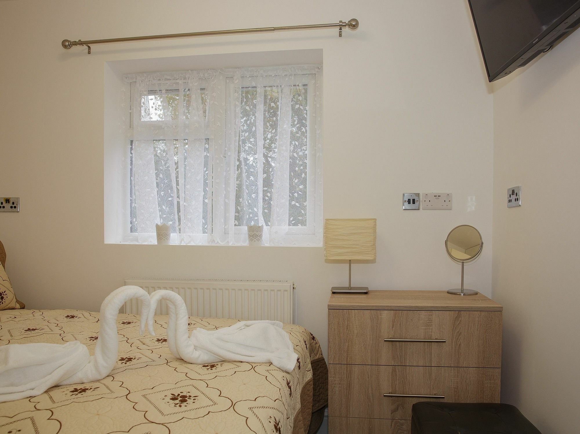 Gooseacre Rooms Гарроу Екстер'єр фото