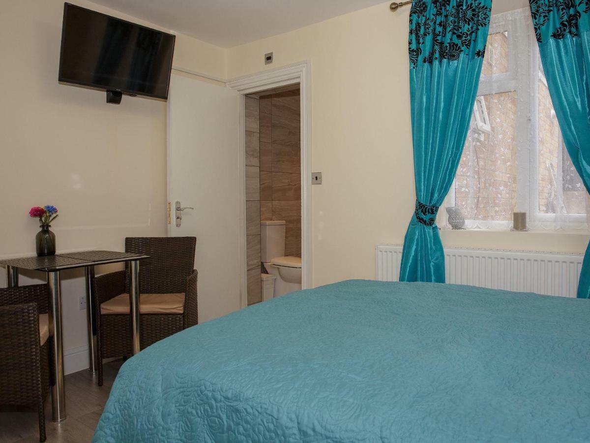 Gooseacre Rooms Гарроу Екстер'єр фото