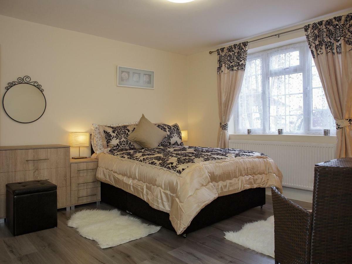 Gooseacre Rooms Гарроу Екстер'єр фото
