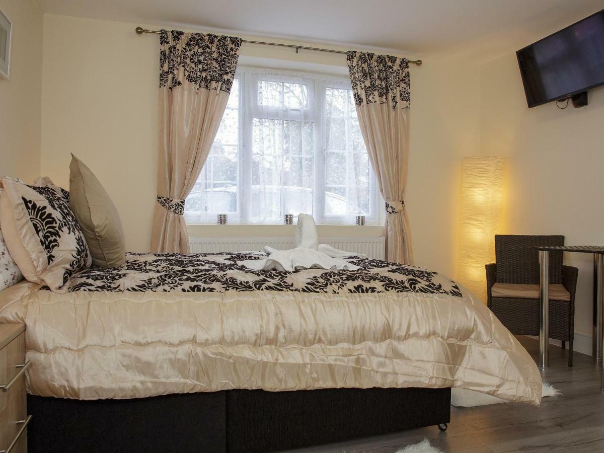 Gooseacre Rooms Гарроу Екстер'єр фото