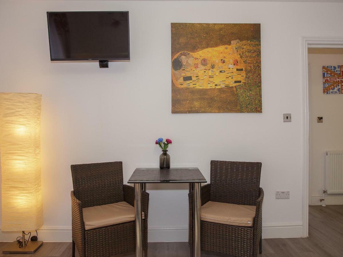Gooseacre Rooms Гарроу Екстер'єр фото