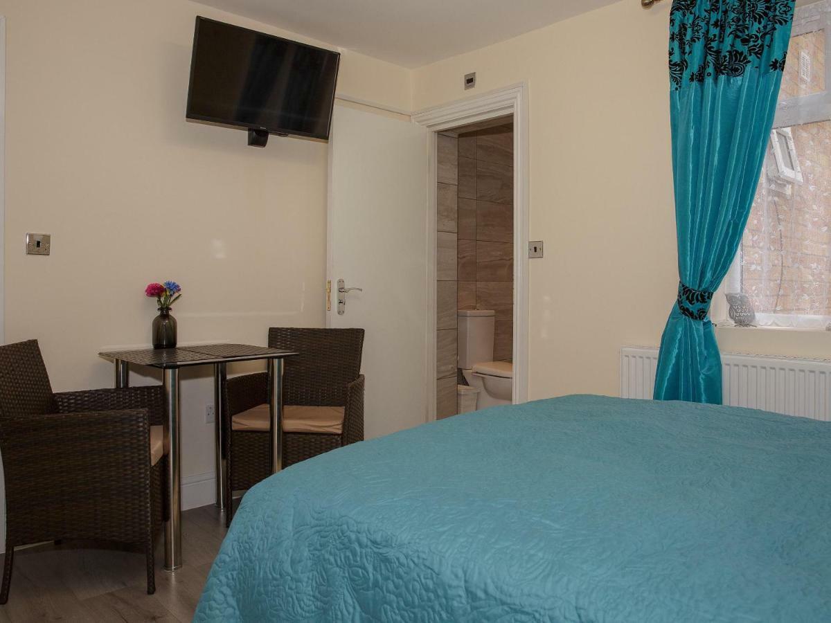 Gooseacre Rooms Гарроу Екстер'єр фото