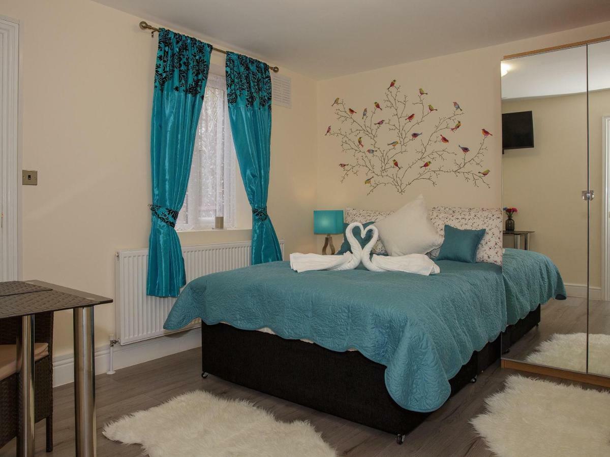 Gooseacre Rooms Гарроу Екстер'єр фото