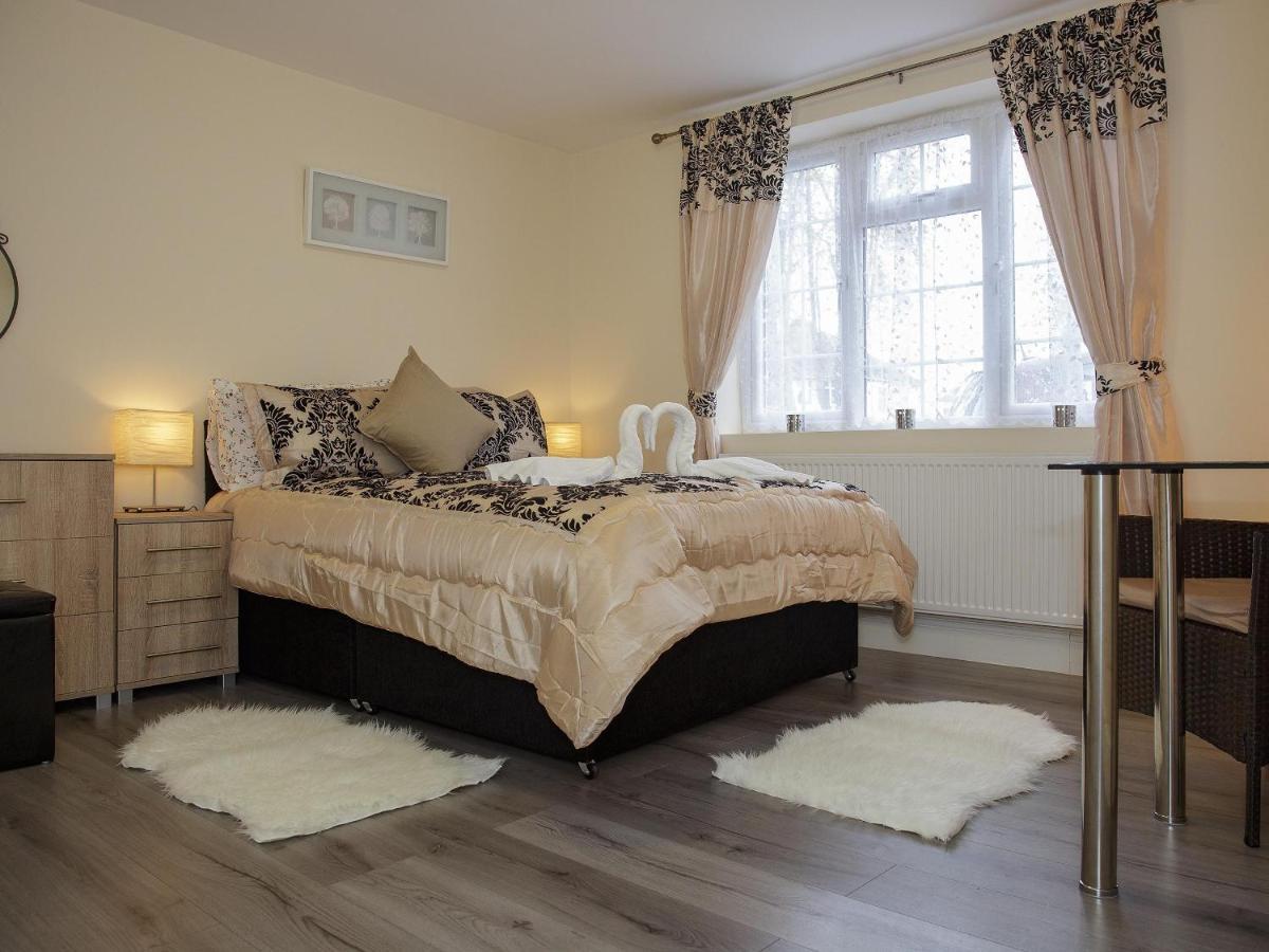 Gooseacre Rooms Гарроу Екстер'єр фото